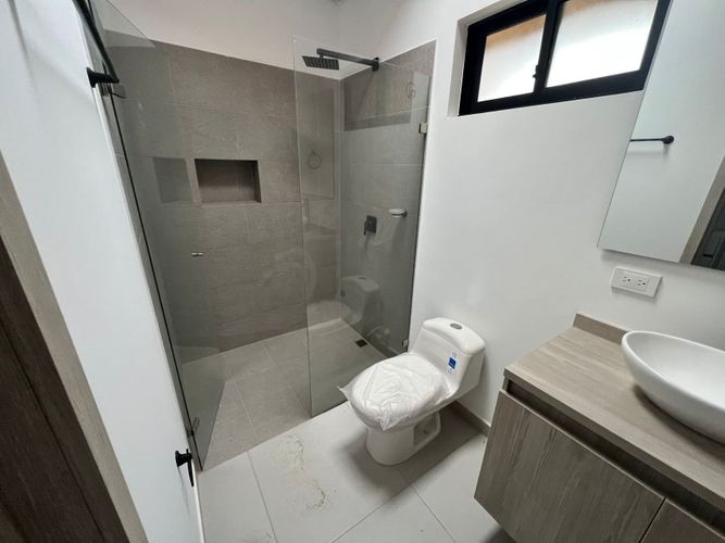 Casa de 3 alcobas en venta en Rionegro, 150 m² · foto 10 de 13