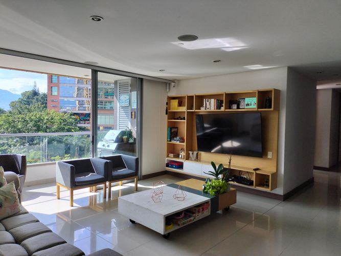 Apartamento de 3 alcobas en venta en El Poblado, Medellín, 122 m² · foto 2 de 19