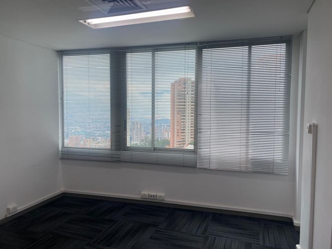 Oficina en arriendo en El Poblado, Medellín, 35 m² · foto 13 de 20