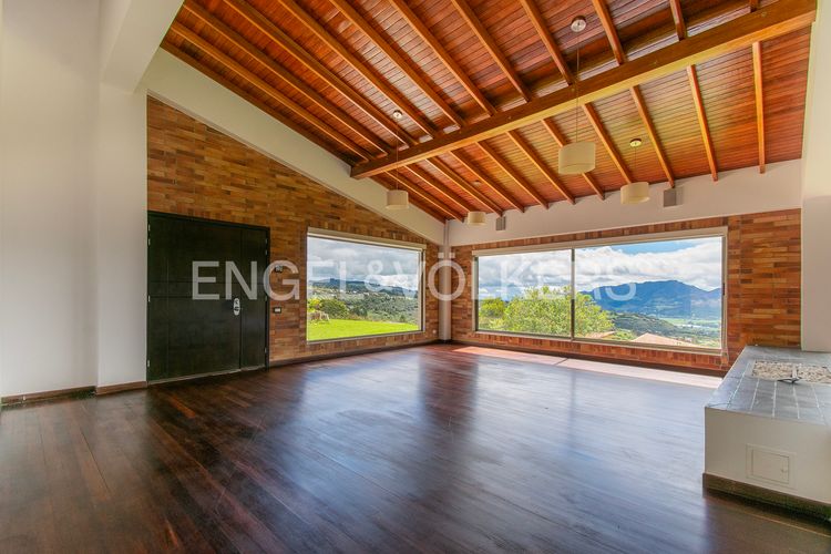 Casa de 2 alcobas en venta en Yerbabuena, Sopó, 370 m² · foto 2 de 18