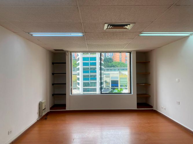 Oficina en arriendo en El Poblado, Medellín, 36 m² · foto 6 de 8