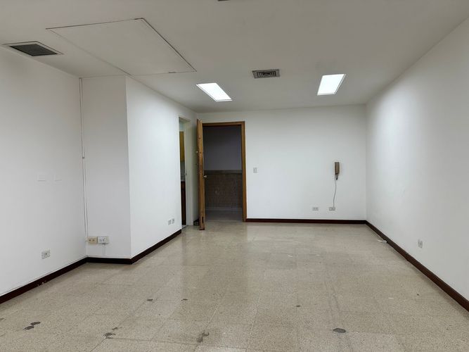 Consultorio en venta en El Poblado, Medellín, 32 m² · foto 4 de 7