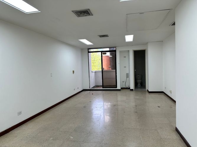 Consultorio en venta en El Poblado, Medellín, 32 m² · foto 5 de 7