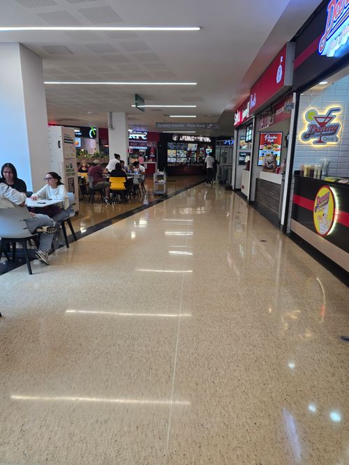 Local en venta en El Poblado, Medellín, 47 m² · foto 5 de 7