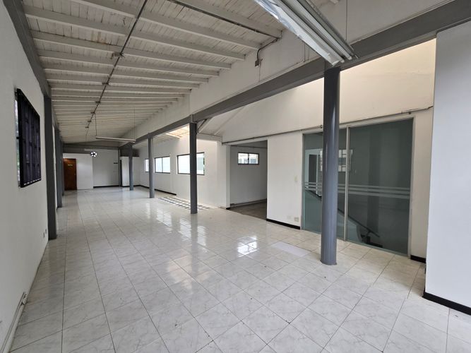 Local en venta en El Poblado, Medellín, 500 m² · foto 4 de 16
