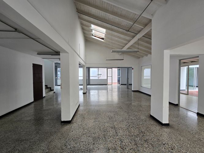 Local en venta en El Poblado, Medellín, 500 m² · foto 6 de 16