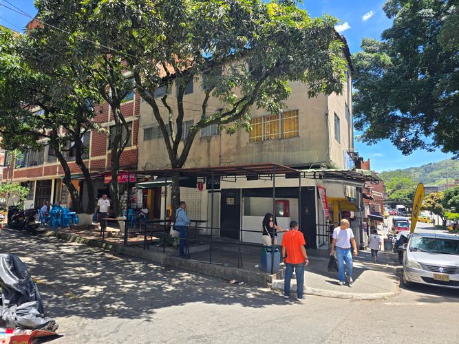 Local en venta en La América, Medellín, 15 m² · foto 3 de 15