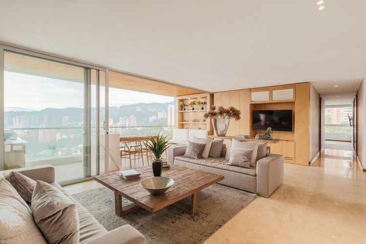 Apartamento de 3 alcobas en arriendo en El Poblado, Medellín, 205 m² · foto 3 de 14