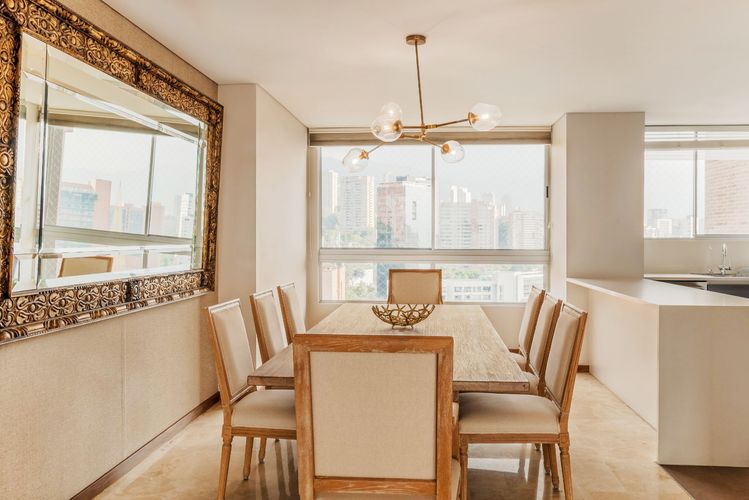 Apartamento de 3 alcobas en arriendo en El Poblado, Medellín, 205 m² · foto 5 de 14