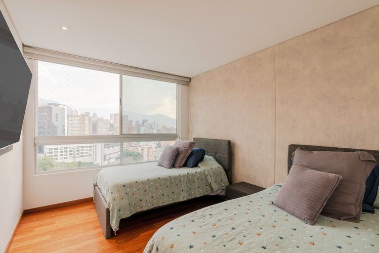 Apartamento de 3 alcobas en arriendo en El Poblado, Medellín, 205 m² · foto 6 de 14