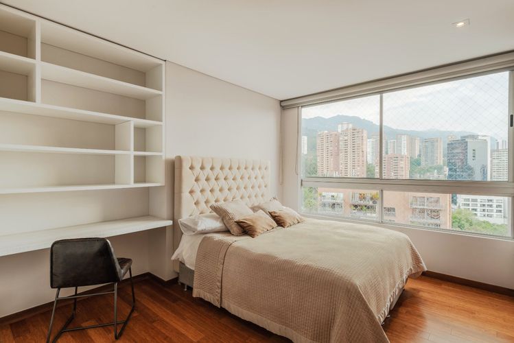 Apartamento de 3 alcobas en arriendo en El Poblado, Medellín, 205 m² · foto 7 de 14