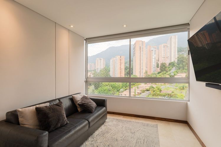 Apartamento de 3 alcobas en arriendo en El Poblado, Medellín, 205 m² · foto 8 de 14