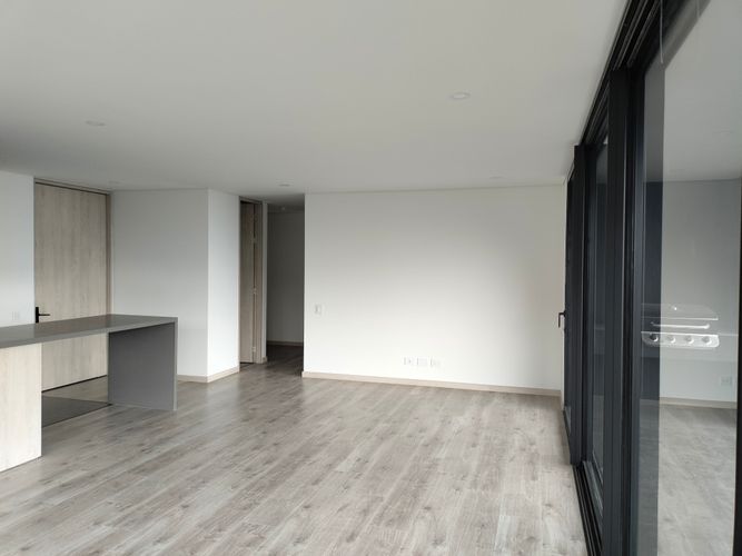 Apartamento de 3 alcobas en arriendo en El Poblado, Medellín, 148 m² · foto 3 de 19