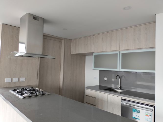 Apartamento de 3 alcobas en arriendo en El Poblado, Medellín, 148 m² · foto 4 de 19
