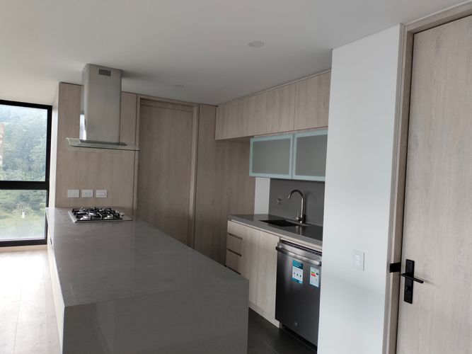 Apartamento de 3 alcobas en arriendo en El Poblado, Medellín, 148 m² · foto 5 de 19