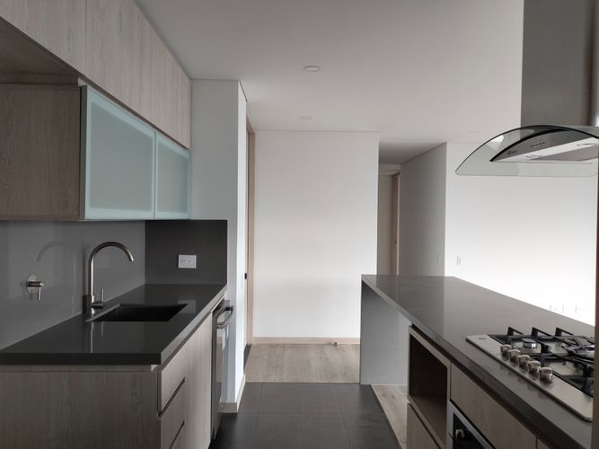 Apartamento de 3 alcobas en arriendo en El Poblado, Medellín, 148 m² · foto 6 de 19