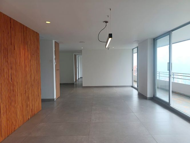 Apartamento de 2 alcobas en arriendo en El Poblado, Medellín, 117 m² · foto 2 de 18