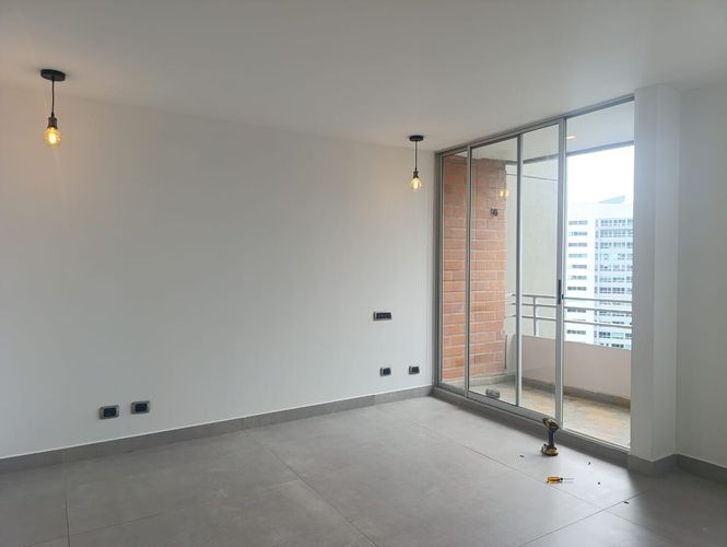 Apartamento de 2 alcobas en arriendo en El Poblado, Medellín, 117 m² · foto 3 de 18