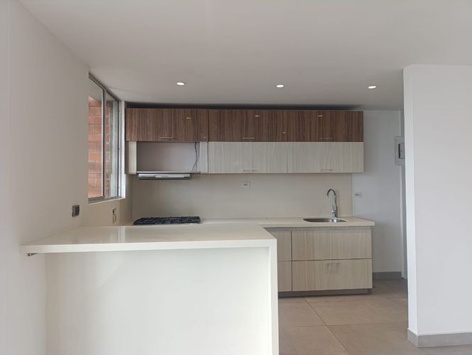 Apartamento de 2 alcobas en arriendo en El Poblado, Medellín, 117 m² · foto 6 de 18