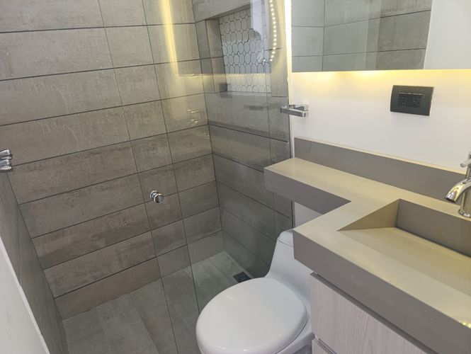 Apartamento de 2 alcobas en arriendo en El Poblado, Medellín, 117 m² · foto 16 de 18