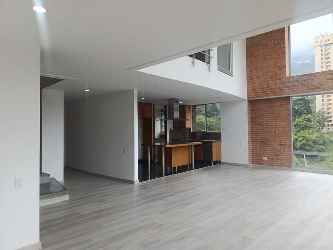 Apartamento de 2 alcobas en arriendo en El Poblado, Medellín, 140 m² · foto 2 de 18