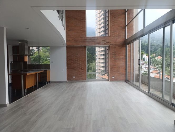 Apartamento de 2 alcobas en arriendo en El Poblado, Medellín, 140 m² · foto 3 de 18