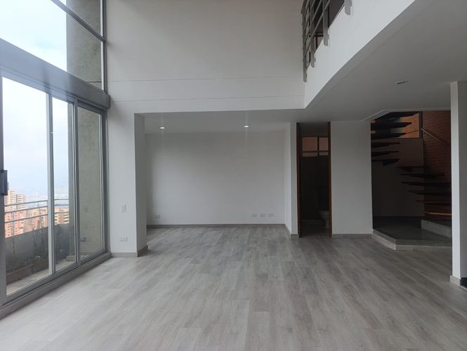 Apartamento de 2 alcobas en arriendo en El Poblado, Medellín, 140 m² · foto 4 de 18