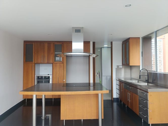 Apartamento de 2 alcobas en arriendo en El Poblado, Medellín, 140 m² · foto 7 de 18