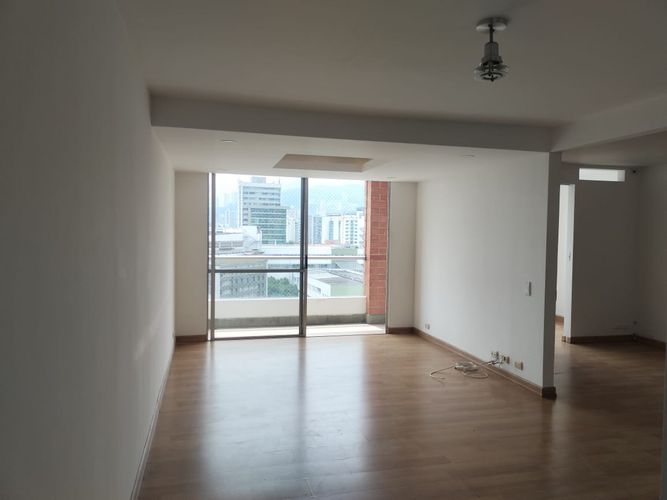 Apartamento de 2 alcobas en arriendo en El Poblado, Medellín, 88 m² · foto 2 de 15