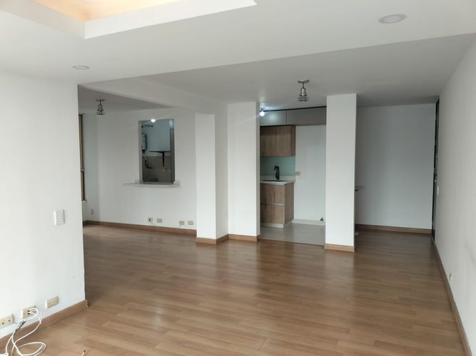 Apartamento de 2 alcobas en arriendo en El Poblado, Medellín, 88 m² · foto 3 de 15