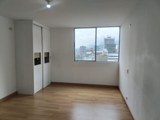 Apartamento de 2 alcobas en arriendo en El Poblado, Medellín, 88 m² · foto 9 de 15