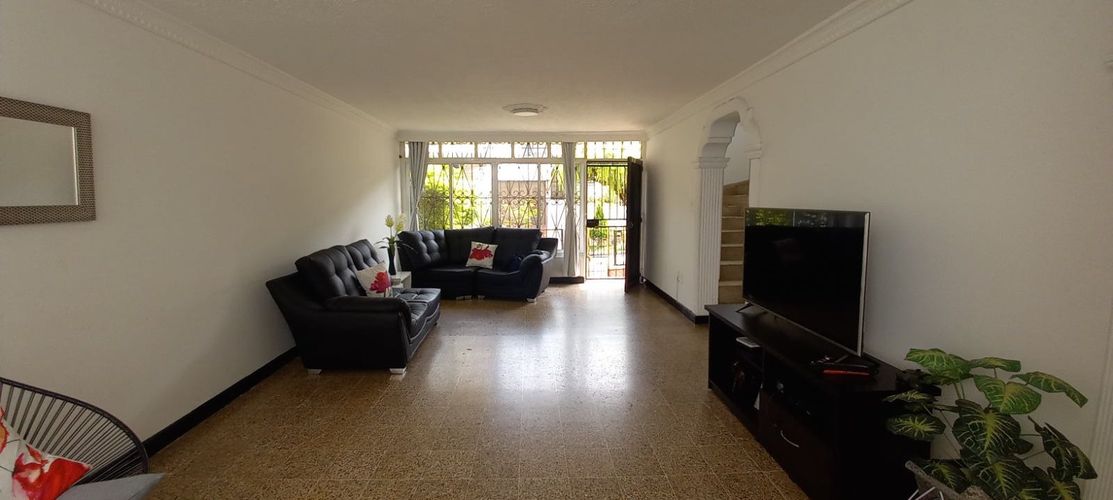 Casa de 4 alcobas en venta en Urbanizacion Diamante Ii Etapa, Bucaramanga, 230 m² · foto 2 de 3