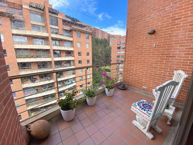 Apartamento de 3 alcobas en venta en Santa Barbara Oriental, Bogotá, 208 m² · foto 2 de 24