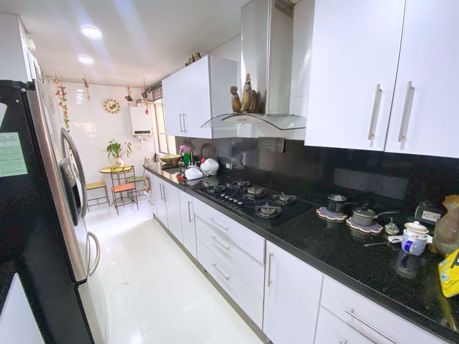 Apartamento de 3 alcobas en venta en Santa Barbara Oriental, Bogotá, 208 m² · foto 8 de 24
