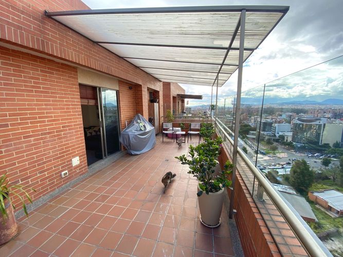 Apartamento de 3 alcobas en venta en Santa Barbara Oriental, Bogotá, 208 m² · foto 22 de 24
