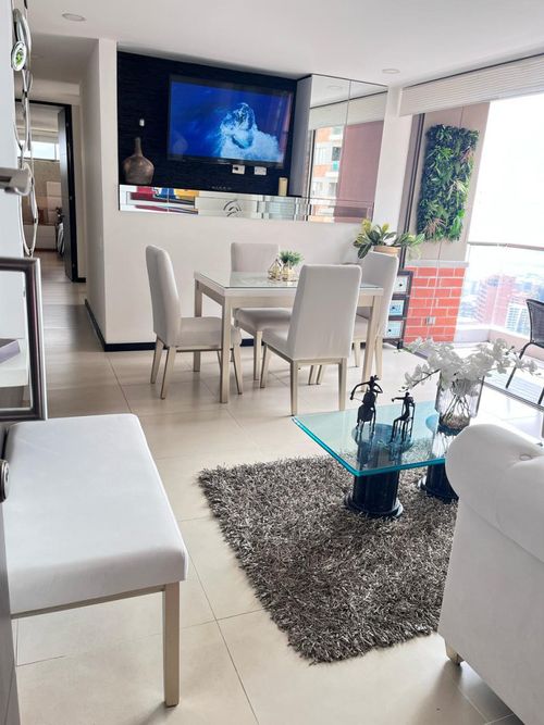 Apartamento de 3 alcobas en arriendo en Altos Del Poblado, Medellín, 87 m² · foto 2 de 22