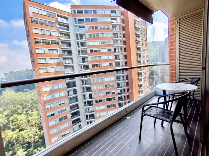 Apartamento de 3 alcobas en arriendo en Altos Del Poblado, Medellín, 87 m² · foto 4 de 22