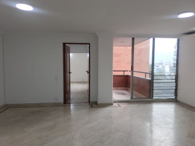 Apartamento de 3 alcobas en arriendo en El Poblado, Medellín, 107 m² · foto 2 de 16