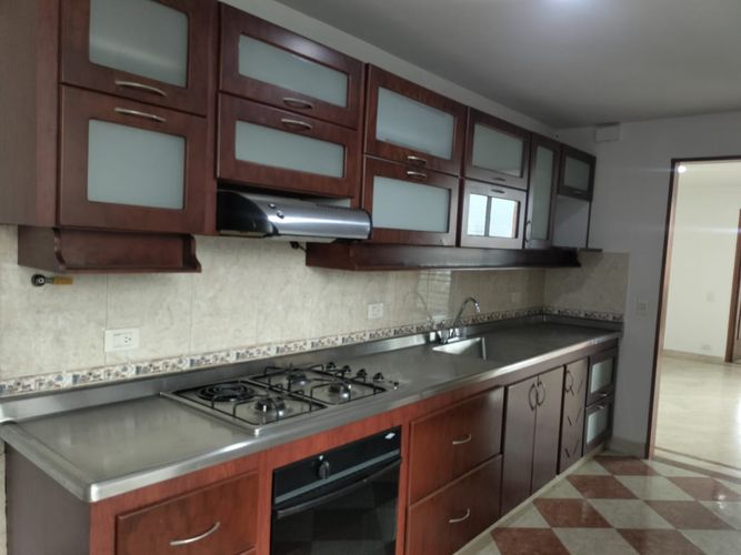 Apartamento de 3 alcobas en arriendo en El Poblado, Medellín, 107 m² · foto 3 de 16