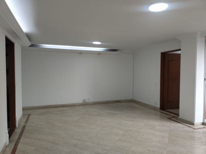 Apartamento de 3 alcobas en arriendo en El Poblado, Medellín, 107 m² · foto 13 de 16