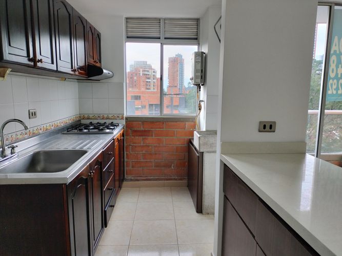 Apartamento de 2 alcobas en arriendo en El Poblado, Medellín, 55 m² · foto 4 de 13