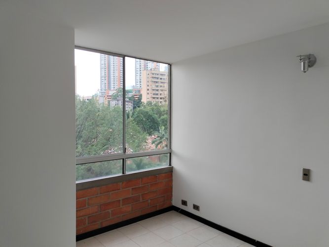 Apartamento de 2 alcobas en arriendo en El Poblado, Medellín, 55 m² · foto 10 de 13