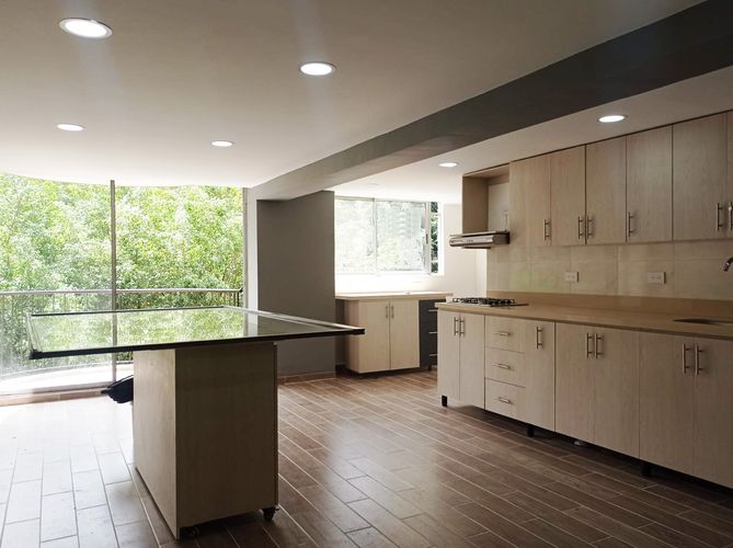 Apartamento de 3 alcobas en arriendo en El Poblado, Medellín, 91 m² · foto 4 de 13