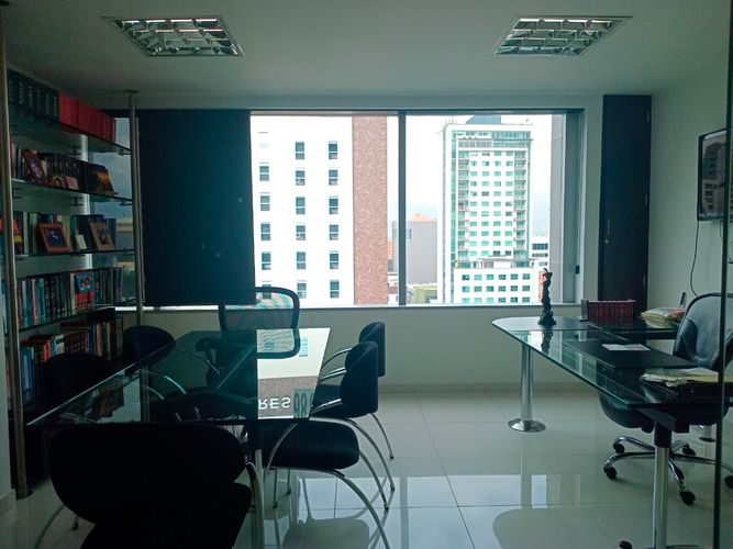Oficina en arriendo en El Poblado, Medellín, 50 m² · foto 3 de 8