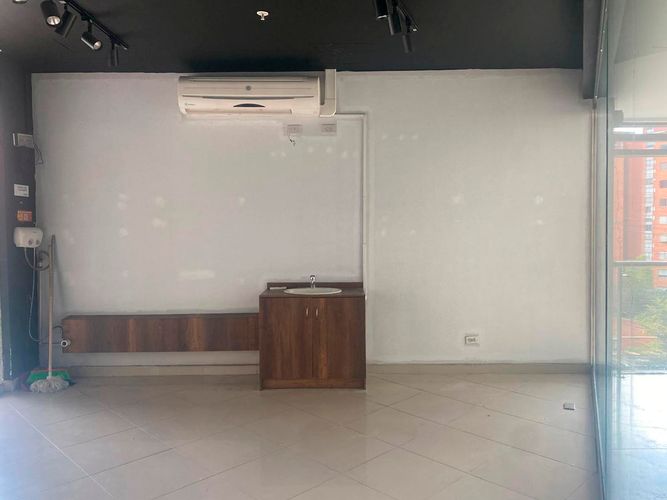 Local en arriendo en Loma Del Chocho, Envigado, 30 m² · foto 2 de 5