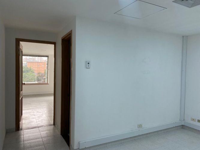 Oficina en arriendo en El Poblado, Medellín, 38 m² · foto 2 de 9