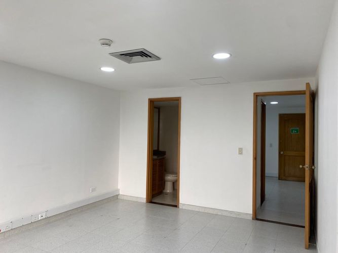 Oficina en arriendo en El Poblado, Medellín, 38 m² · foto 6 de 9