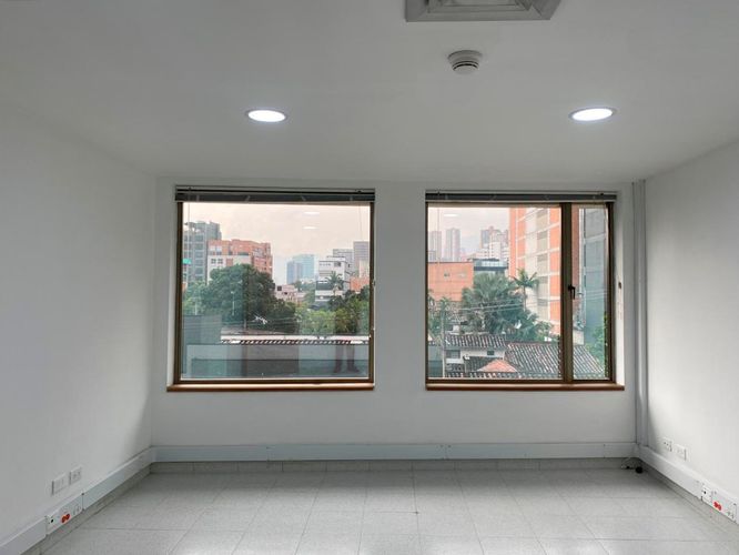 Oficina en arriendo en El Poblado, Medellín, 38 m² · foto 7 de 9
