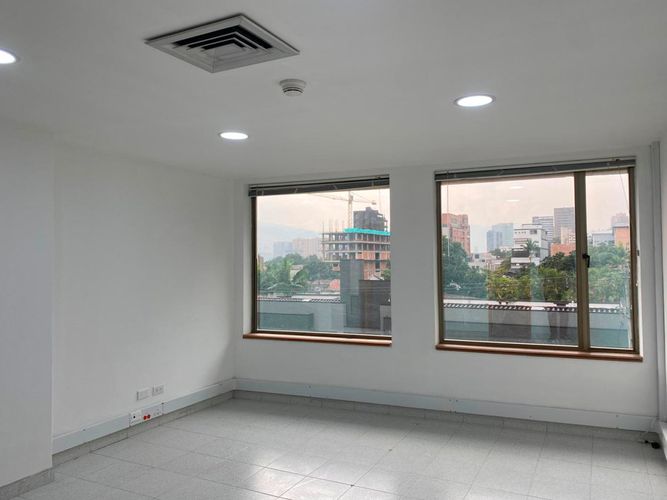 Oficina en arriendo en El Poblado, Medellín, 38 m² · foto 8 de 9