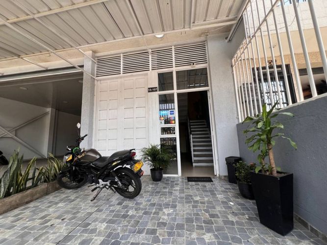 Edificio en venta en Junin, Cali, 1200 m² · foto 2 de 24